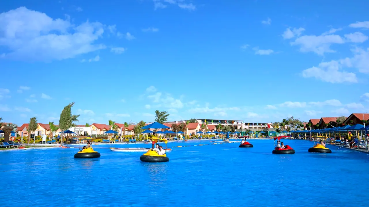 الفندق الباتروس ووتر فالي ريزورت نيفير لاند - الغردقة